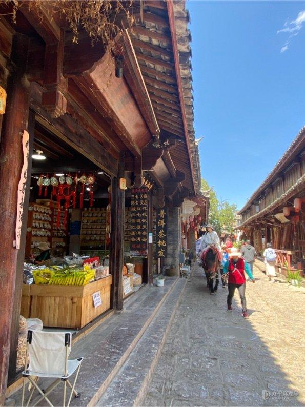 汽车空调在夏季跟冬季使用比较频繁，汽车空调冷凝器堵塞会有什么表现？